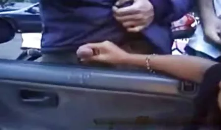 ورزش ها با شیرهای بزرگ به سرعت بیدمشک جلوی دوربین می رود فیلم سکسی شب اول ازدواج