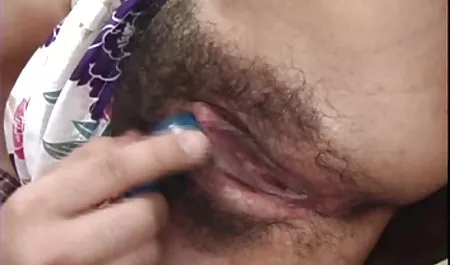 لاتینا روی آلت تناسلی طولانی کار می کند سکس در نیمه شب